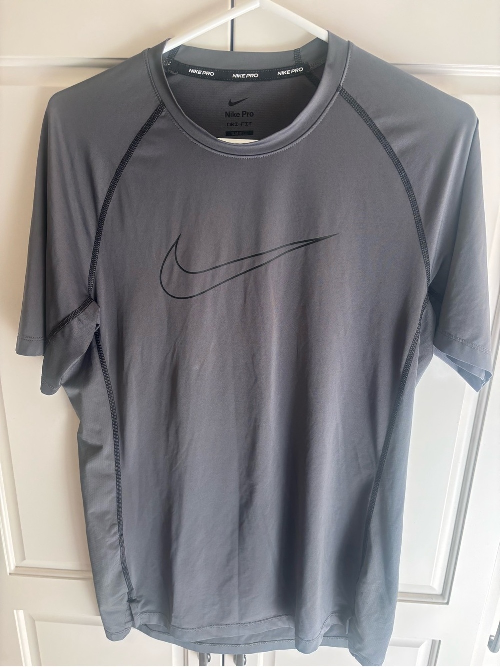 Nike Men's Gray Short-Sleeve Performance Tee